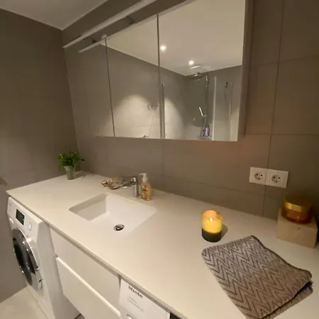 Luxury With 2 Bedrooms, 1,5 Bathrooms, Balcony And Garage Apartment