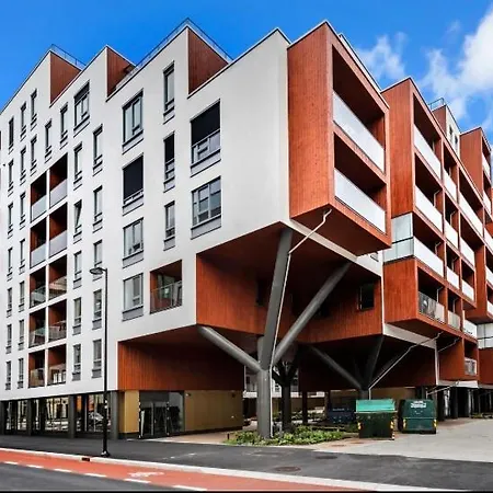 Luxury With 2 Bedrooms, 1,5 Bathrooms, Balcony And Garage