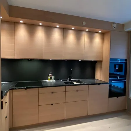 Apartment Luxury With 2 Bedrooms, 1,5 Bathrooms, Balcony And Garage