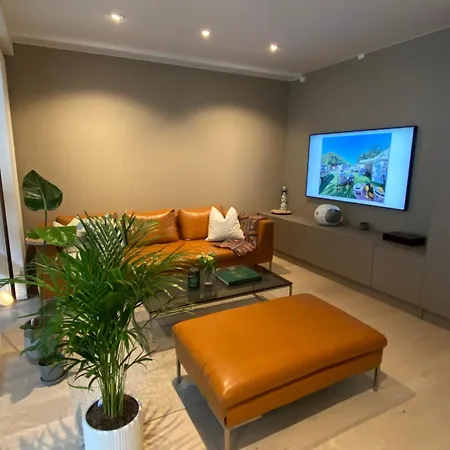 Luxury With 2 Bedrooms, 1,5 Bathrooms, Balcony And Garage