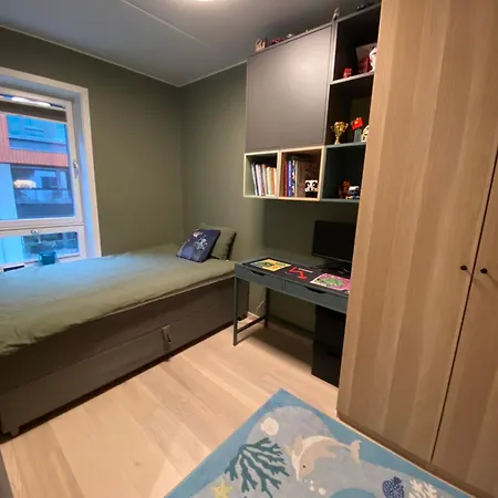 Apartment Luxury With 2 Bedrooms, 1,5 Bathrooms, Balcony And Garage