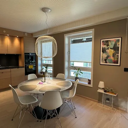 公寓 Luxury With 2 Bedrooms, 1,5 Bathrooms, Balcony And Garage 利勒斯特罗姆