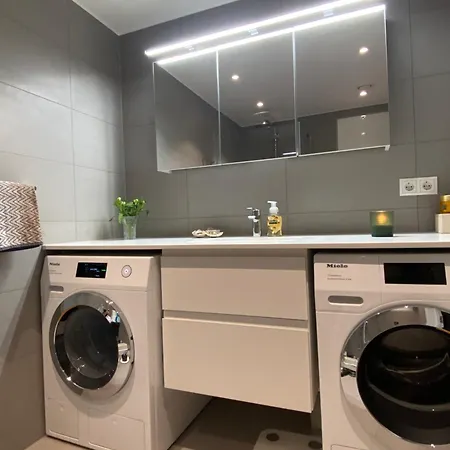 Διαμέρισμα Luxury With 2 Bedrooms, 1,5 Bathrooms, Balcony And Garage *
